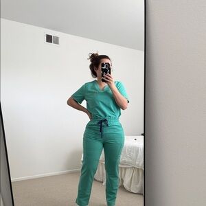 Figs Women's Aqua scrub set